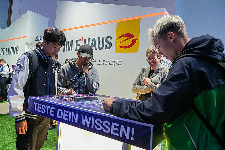 Jugendliche auf der IFA 2022.